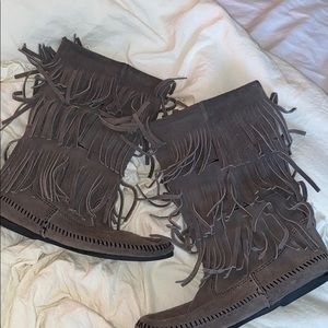 Minnetonka Fringe Gray Suede Boots